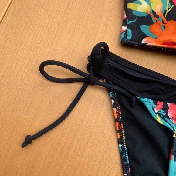 hollister matching floral navy bikini set - Picture 10 of 15